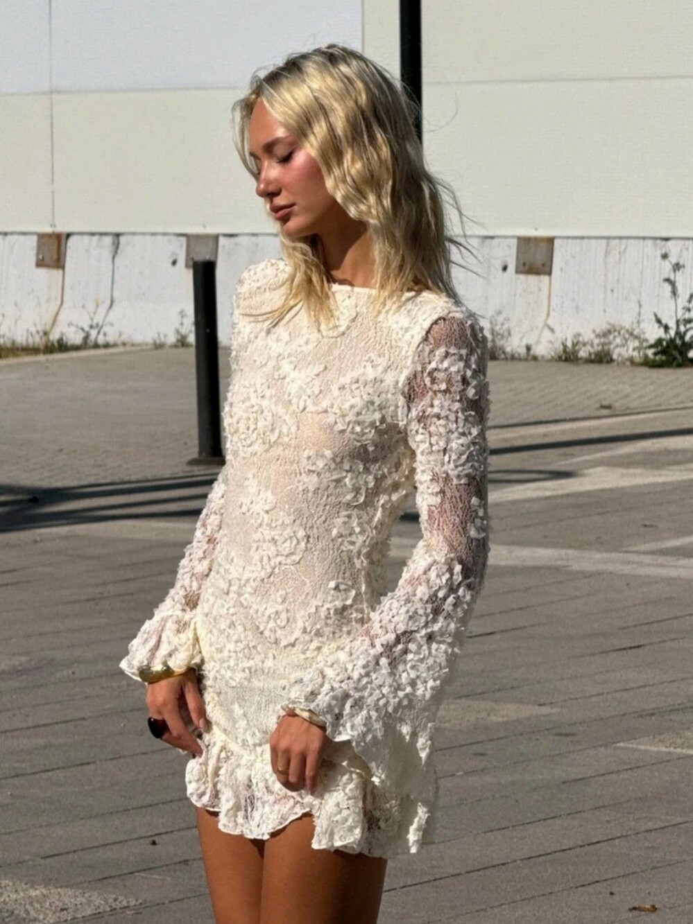 Women's New Elegant Lace Backless Color-Block Mini Dress, Cream Solid - Picture 7 of 9